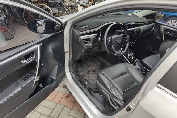 Used Toyota Corolla 2016 Dual-Engine 1.8L E-CVT Elite Edition