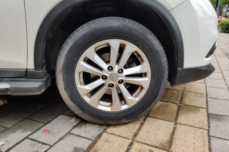 Used Nissan X-Trail 2014 2.0L CVT Comfort Edition 2WD Right Front Wheel Hub