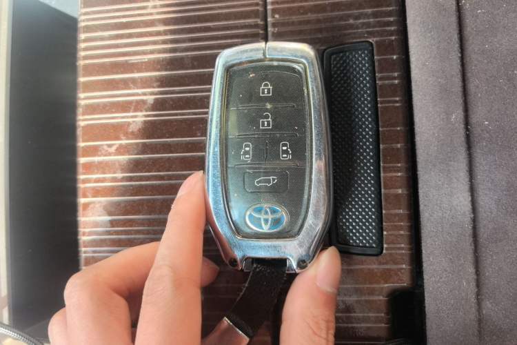 Used Toyota SIENNA 2021 2.5L Hybrid Luxury Edition Vehicle Key