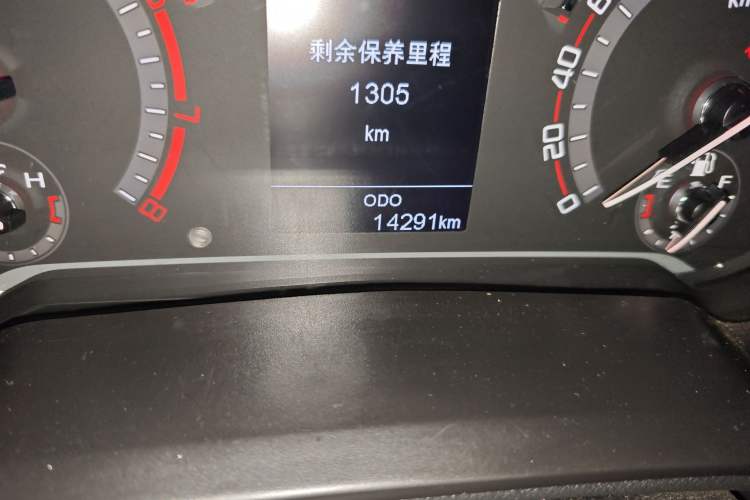 Used SAIC MAXUS T60 2017 2.4L Gasoline Manual Two-Wheel Drive High-Ride Elite Standard Van