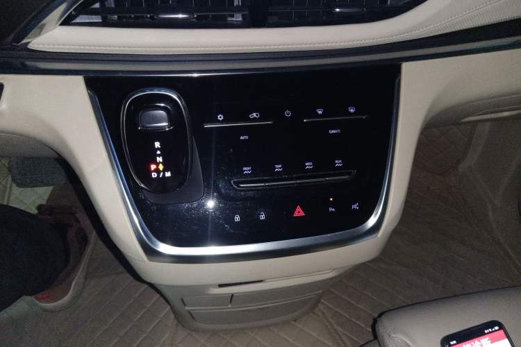 Used Buick GL8 2023 Land Executive Class Deluxe Model