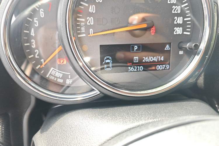 Used MINI Countryman 2017 1.5T COOPER ALL4 Traveler Odometer Close Up