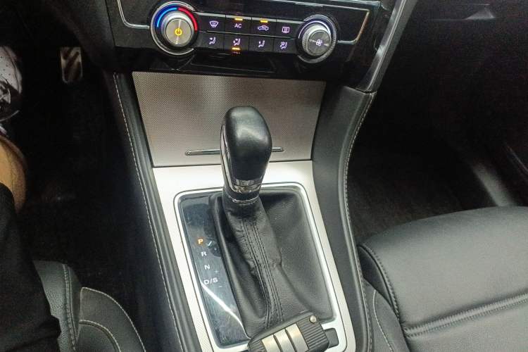 Used MG 6 2019 20T Automatic Sport Edition Gear Lever