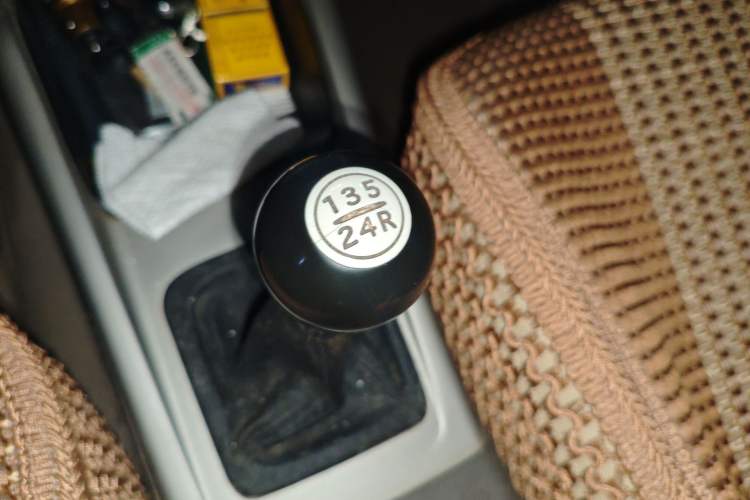 Used Hyundai Elantra 2007 1.6L Manual Comfort Model Gear Lever