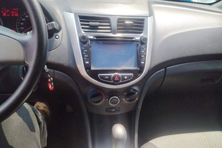 Used Hyundai Verna Ray 2014 1.4L Automatic GLX Audio And AC Panel