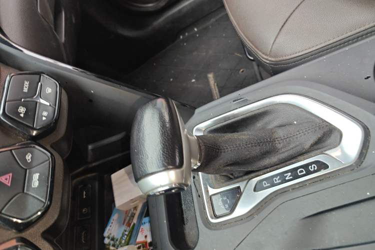 Used GAC Trumpchi GS4 2015 200T G-DCT Luxury Edition Gear Lever