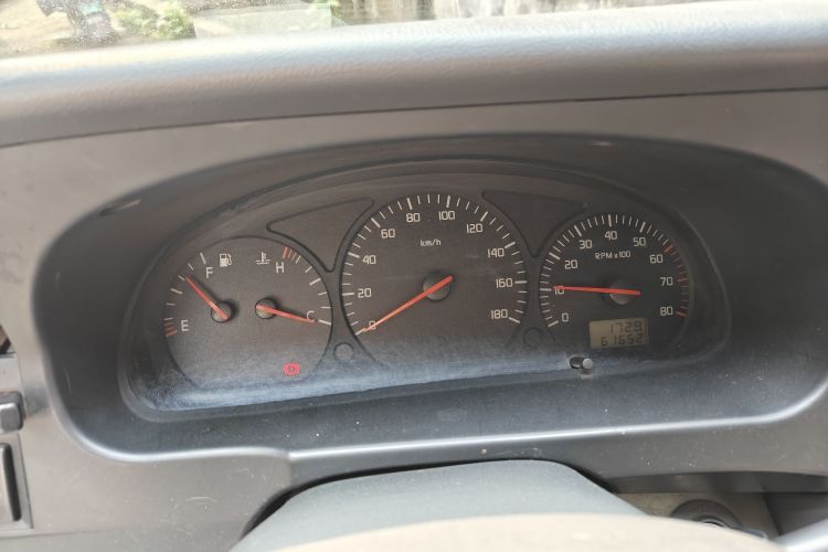 Used Jinbei Hiace 2014 2.0L Fifth-Generation Power King Classic V19 Odometer Close Up