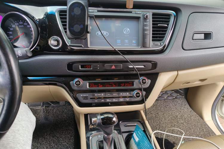 Used Kia Carnival 2015 3.3 GDI Luxury Edition China V Standard Audio And AC Panel