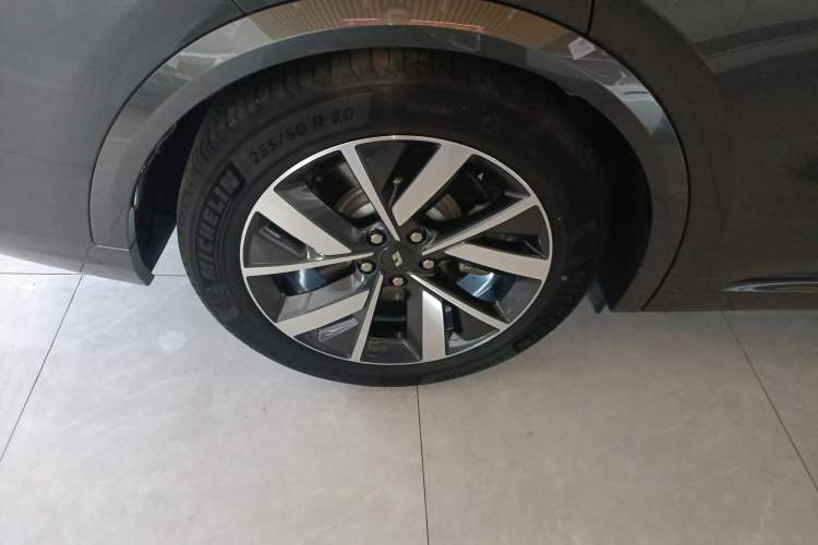 Used Li Auto L8 2023 Max model Right Rear Wheel Hub