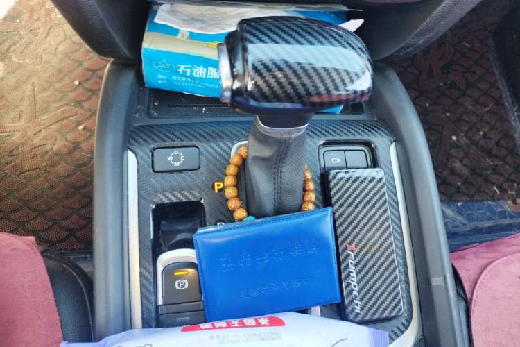 Used GAC Trumpchi GS8 2017 320T Two-Wheel Drive Luxury Smart Connectivity Version (7 Seats) Gear Lever