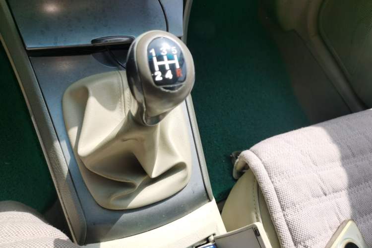 Used BYD L3 2012 1.5L Manual Comfort Edition Gear Lever