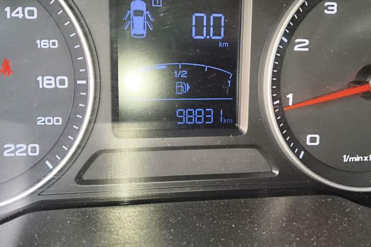 Used Roewe RX3 2020 1.6L Manual - Ultra-Fresh Entry Version Odometer Close Up