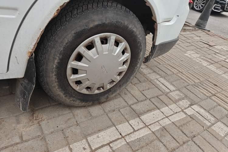 Used JMC Transit  Right Front Wheel Hub