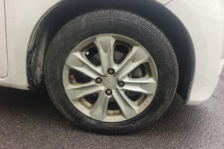 Used Honda Fit 2011 1.5L manual luxury version
