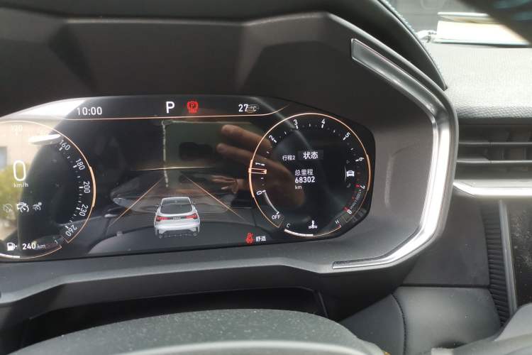 Used Lynk & Co 05 2020 2.0TD Two-Wheel Drive Shine Halo Odometer Close Up