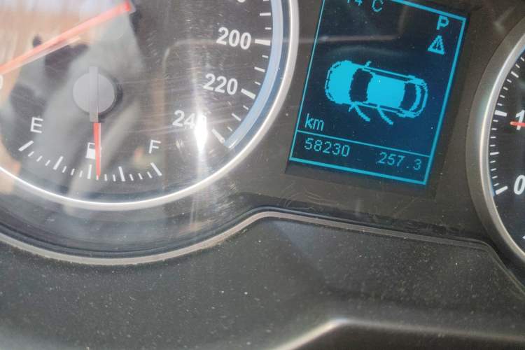 Used Brilliance H530 2017 1.6L Automatic Comfort Model Odometer Close Up