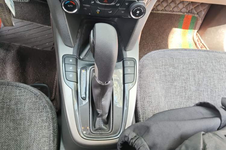 Used Chevrolet Malibu 2017 1.5T Automatic Comfort Edition Gear Lever