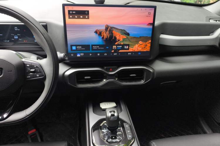 Used Geely Auto Cowboy 2025 1.5TD Trendy Play Edition Audio And AC Panel