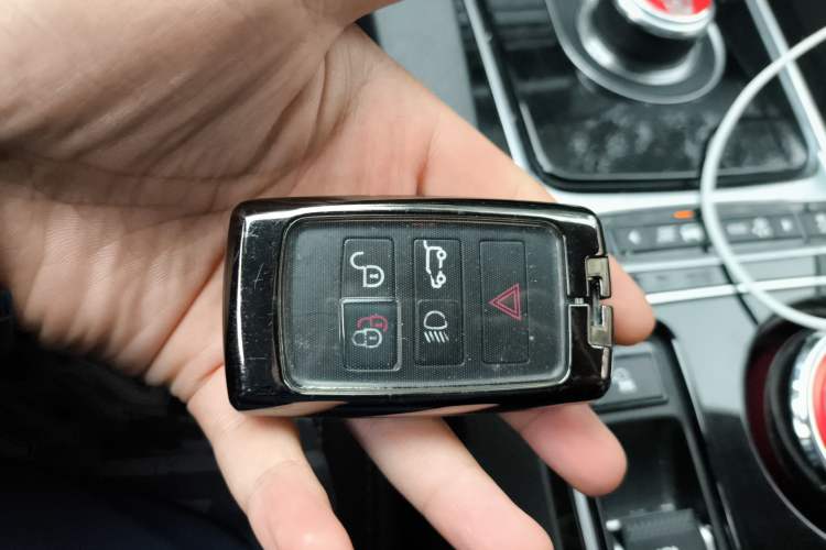 Used Jaguar F-PACE 2016 2.0T Two-Wheel Drive Urban Luxury Edition Vehicle Key