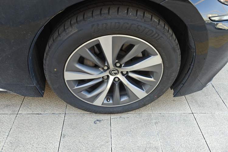 Used Lexus LS 2020 500h Excellence Edition China VI standard Right Front Wheel Hub