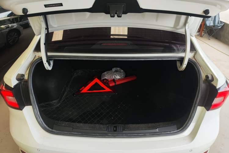 Used Roewe i5 2020 1.5L Automatic 4G Connected Linghao Edition