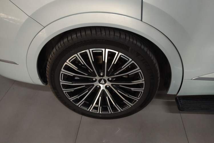 Used Deepal S09 2025 Rear-Drive Ultra+ Right Rear Wheel Hub