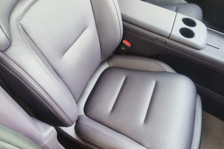 Used Avatr 06 2025 Ultra Pure Electric Edition Right Front Seat