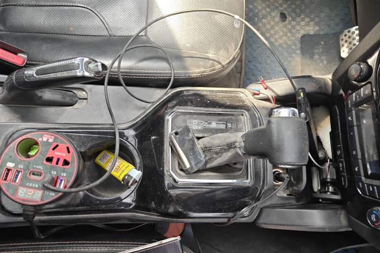 Used Geely Auto GX9 2016 2.4L Automatic Two-Wheel Drive Deluxe Upgrade Edition Gear Lever