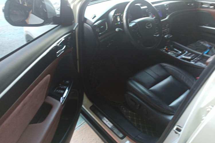 Used GAC Trumpchi GS8 2017 320T Two-Wheel Drive Luxury Smart Connectivity Version (7 Seats)
