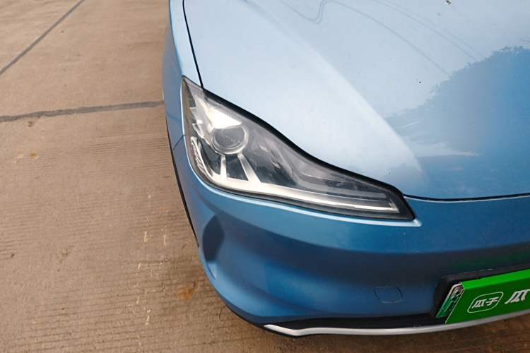 Used NETA V 2022 Chao 300 Lite Lithium Iron Phosphate Right Front Headlight