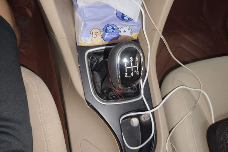 Used Baojun 730 2016 1.5L Manual Standard Version 7 Seats Gear Lever