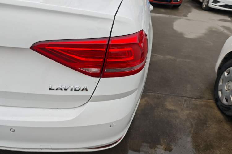 Used Volkswagen Lavida 2017 1.6L Automatic Fashion Edition
