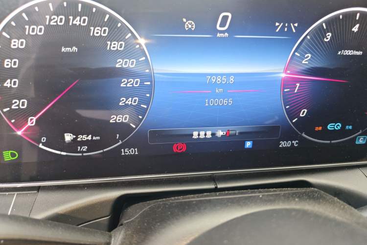 Used Mercedes-Benz C-Class 2022 C 200 L Sport Edition Odometer Close Up