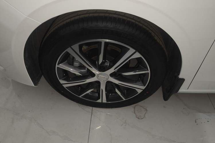 Used Geely Auto Emgrand 2022 4th Generation 1.5L CVT Flagship Model Left Front Wheel Hub