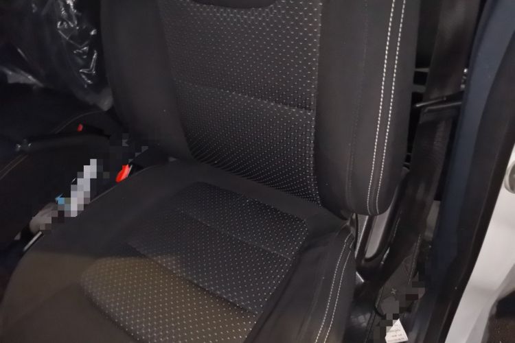 Used SAIC MAXUS EV30 2023 Pure-Electric Smart Logistics Expert with Long Wheelbase—Equipped with CATL Power Battery Left Front Seat