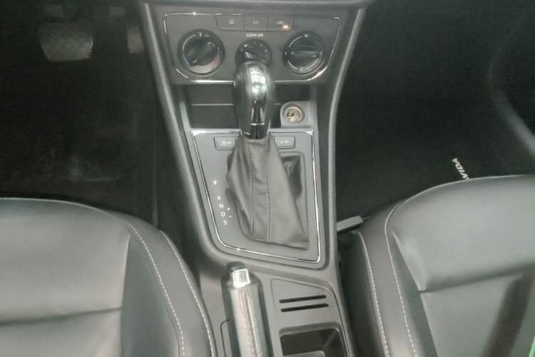 Used Volkswagen Lavida 2015 1.6L Automatic Comfort Edition Gear Lever
