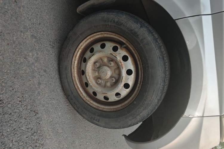 Used Wuling Rongguang 2012 1.2L Extended Basic Version LJY Right Front Wheel Hub