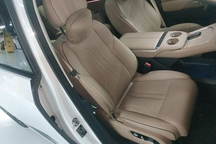 Used XPeng X9 2025 740 Ultra-Long Range Max
