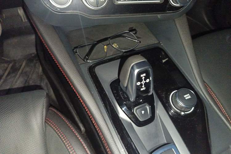 Used Lynk & Co 03 2019 1.5TD DCT JingPro Edition China VI Standard Gear Lever