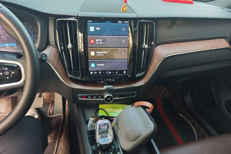 Used Volvo XC60 2024 B5 4x4 Smart Luxury Edition Audio And AC Panel