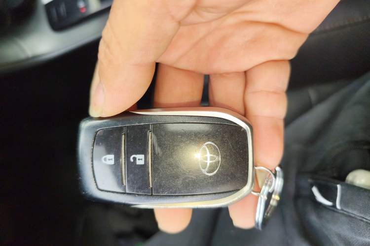 Used Toyota Highlander 2018 2.0T Four-Wheel Drive Luxury Edition 7 Seats China V Emission Standard
