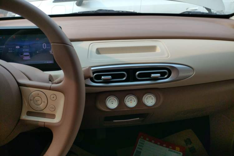 Used Wuling Hongguang MINIEV 2025 Four-Door Version Advanced Edition Audio And AC Panel