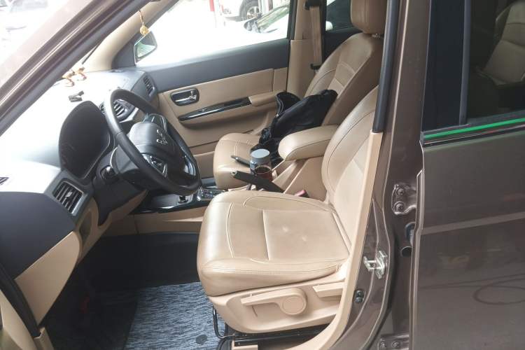 Used Wuling Hongguang 2014 1.5L S Automatic Luxury Model Left Front Seat