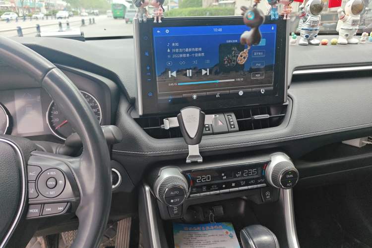 Used Toyota Wildlander 2022 2.0L CVT Two-Wheel Drive Luxury PLUS Edition Audio And AC Panel