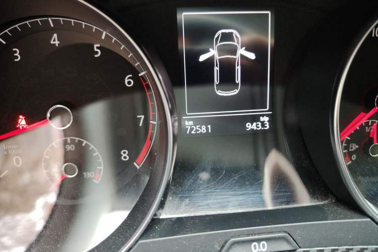 Used Volkswagen Golf Sportsvan 2016 280TSI Automatic Luxury Model Odometer Close Up