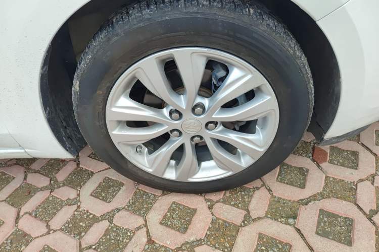 Used Buick GT 2021 Revised Version Flagship 1.5L Automatic Elite Edition Right Front Wheel Hub