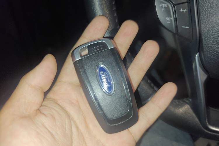 Used Ford Edge 2018 EcoBoost 245 Two-Wheel-Drive Titanium 7-Seater China V Standard Vehicle Key