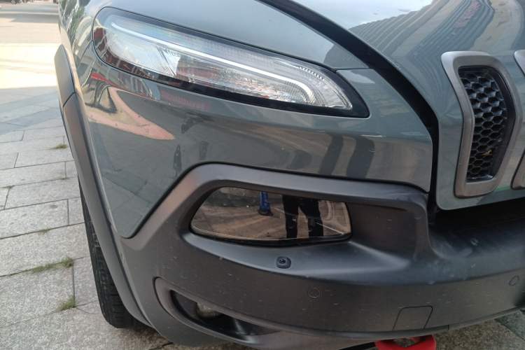 Used Jeep Cherokee 2014 3.2L High-Performance Version
