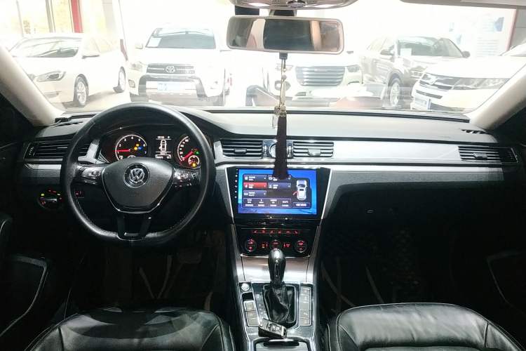 Used Volkswagen Passat 2017 330TSI DSG Luxury Edition
