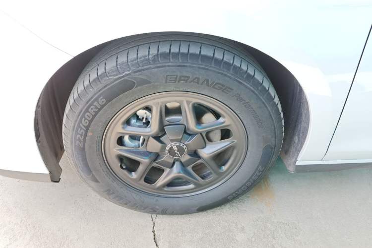 Used BYD Seal 05 DM-i 2025 DM-i Smart Drive 55KM Luxury Model Left Front Wheel Hub